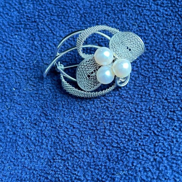 Vintage Pearl and Silver Brooch - Picture 2 of 6